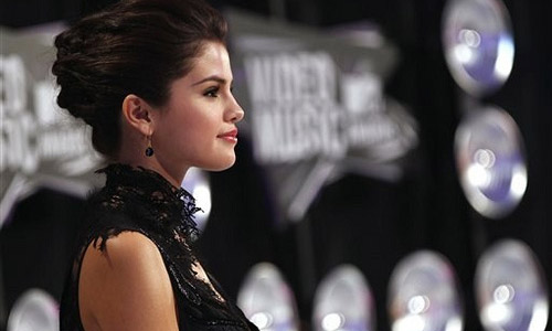 7 Cool Selena Gomez Songs To Groove To