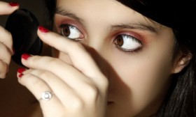 4 Steps to Do Makeup for Teenage Girls