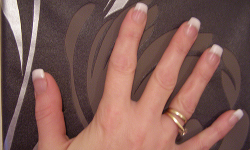 How to Treat Splitting Fingernails?