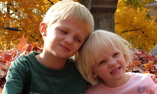 6 Ways to Strengthen the Bond Between Your Two Kids