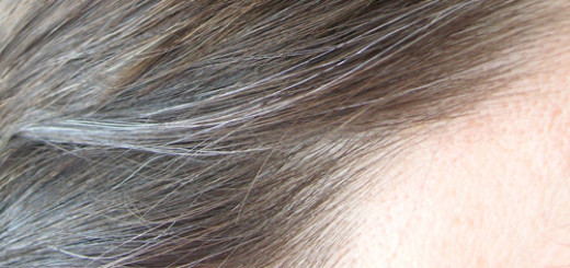 10 Causes of Premature Graying of Hair