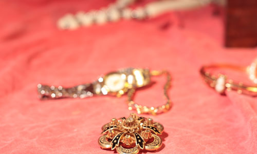 7 Tips for Choosing Antique Jewelry