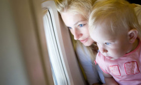traveling-in-an-airplane-with-kids
