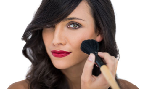 6 Makeup Tricks to Make Your Face Look Thinner