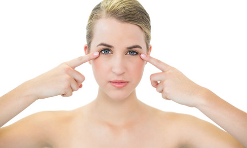 7 tips on how to prevent crows feet
