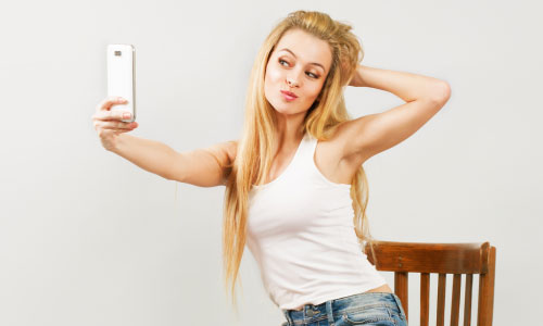 5 Places You Should Never Take a Selfie