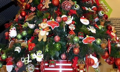 5 Ways to Save Money on Christmas Tree Decorations
