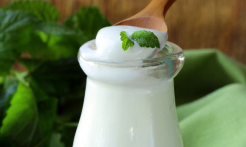 Ways Yogurt Helps Your Skin Glow