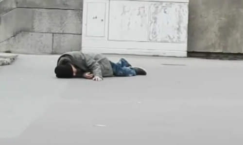 A Man Falls Down And Cries For Help In Vain, The Second Time People Help. Prepare To Get Shocked!