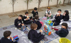 School Cafeteria Or Homemade Lunch- What Should Your Child Have?