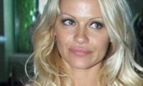 3 Beautiful Celebrities Who�ve Written Books