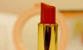 How to Choose the Right Lipstick Color?