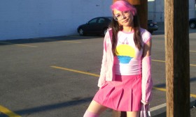 How to Wear Neon Colors?