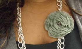 5 Interesting Ways To Wear Flowers