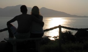 7 Ways to Know If Your Boyfriend Loves You