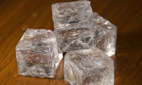6 Ways to Use Ice Cubes on Your Face