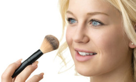 5 Quick Tips to Touch Up Your Makeup