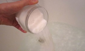 7 Benefits Of Bath Salt Therapy