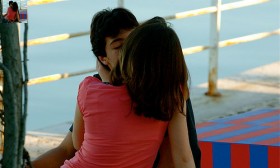7 Tips on How to Kiss a Guy for The First Time