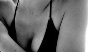 8 Advantages of Having Small Breasts