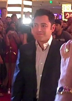 Oscar De La Hoya (born on February 4)