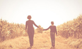 5 Ways to Help Your Teenage Daughter Overcome Jealousy