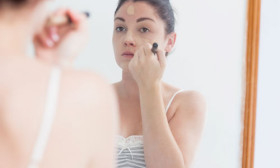 9 Tips to Choose the Right Foundation for Acne Prone Skin