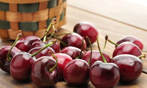 The phytochemicals, anthocyanin and quercetin