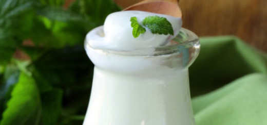 Ways-Yogurt-helps-your-skin