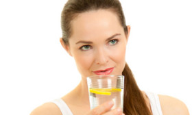 6 Reasons to Drink Warm Water with Lemon and Honey in the Morning